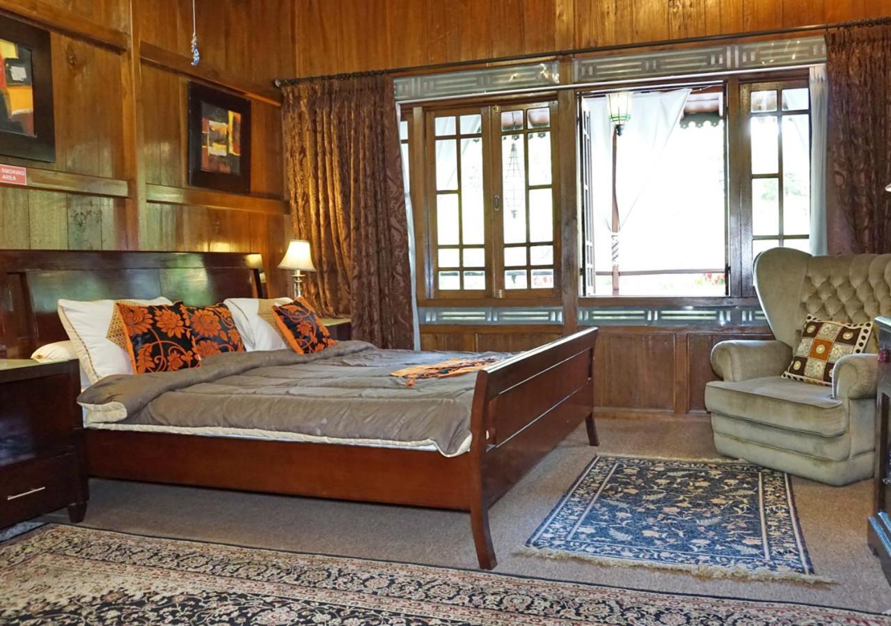 Badjoeri Ethnic Wooden Homestay Bandung Exterior foto