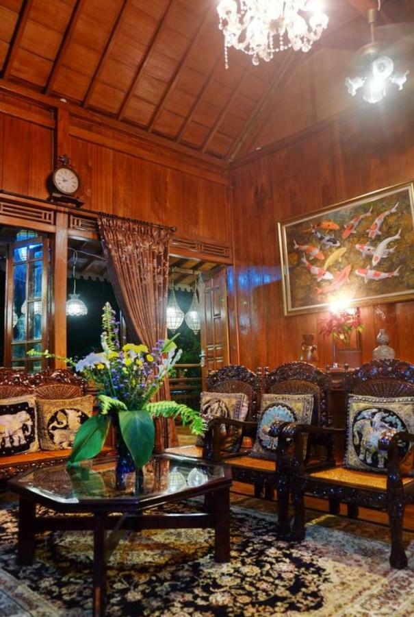 Badjoeri Ethnic Wooden Homestay Bandung Exterior foto