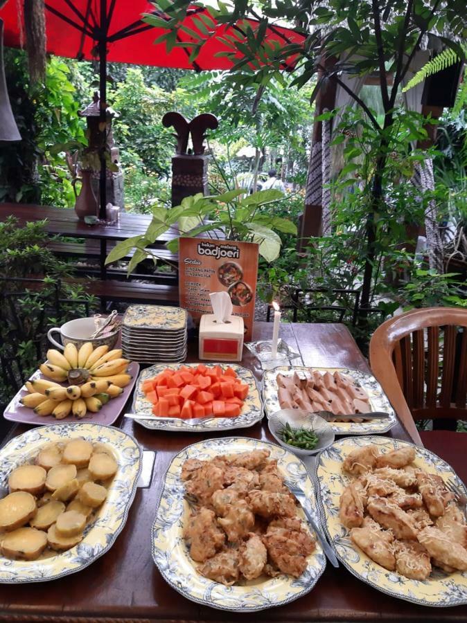 Badjoeri Ethnic Wooden Homestay Bandung Exterior foto
